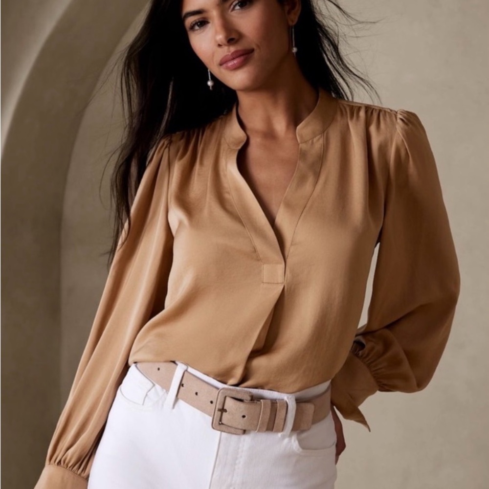 NWT Banana Republic crepe volume blouse